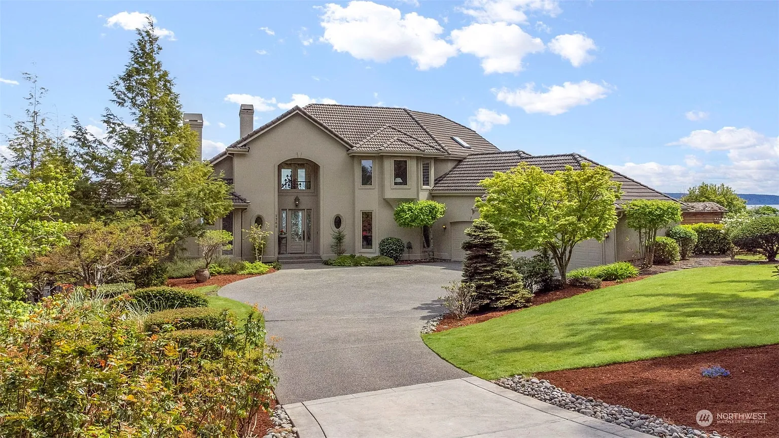 1368 Pilchuck Heights photo 1
