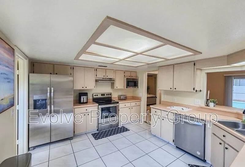 3 bed, 2.0 bath, 1896 sqft, $3,399 — Photo 3