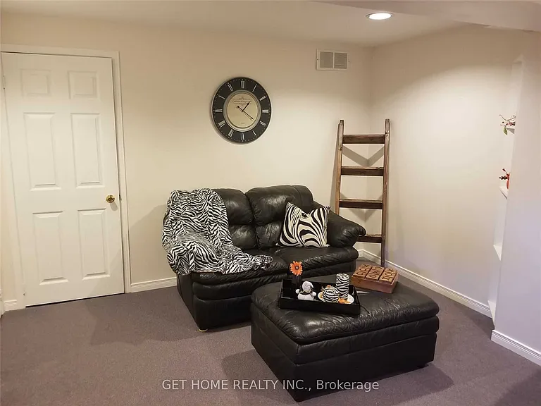 1310 Charter Cres — Photo 26