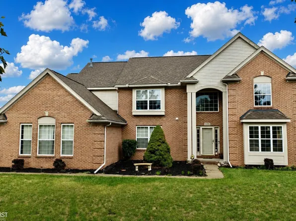 2295 Hidden Forest Dr #47, Grand Blanc, MI 48439