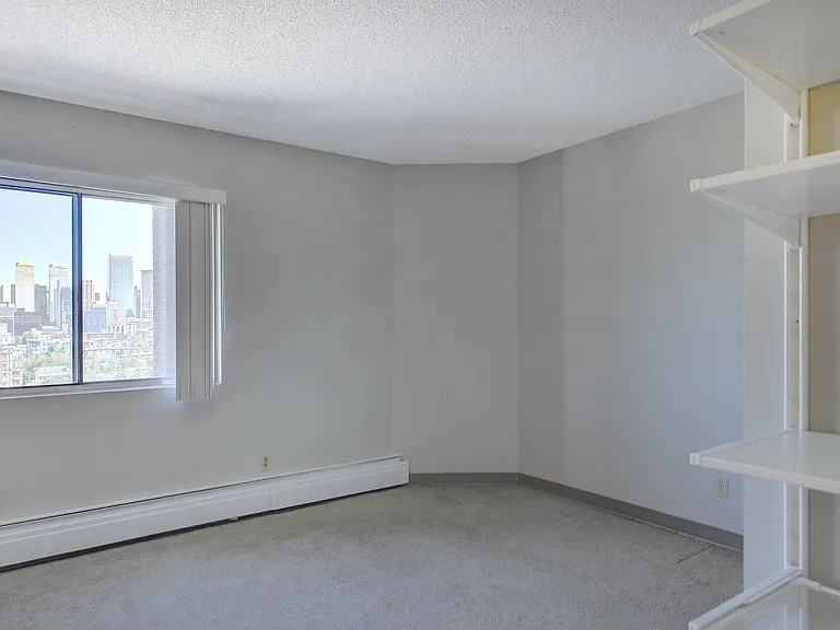 330 25th Ave SW — Photo 47
