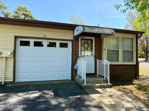8b Deerfield Drive, Whiting, NJ 08759