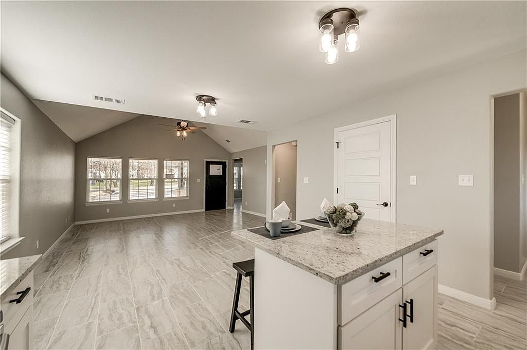 412 E Gandy St, Denison TX - photo 6