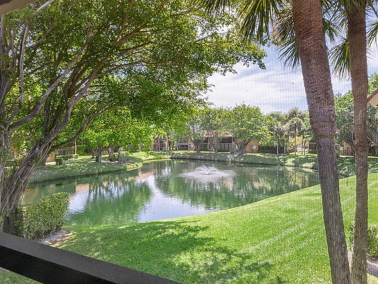 11230 Green Lake Dr #204 — Photo 33