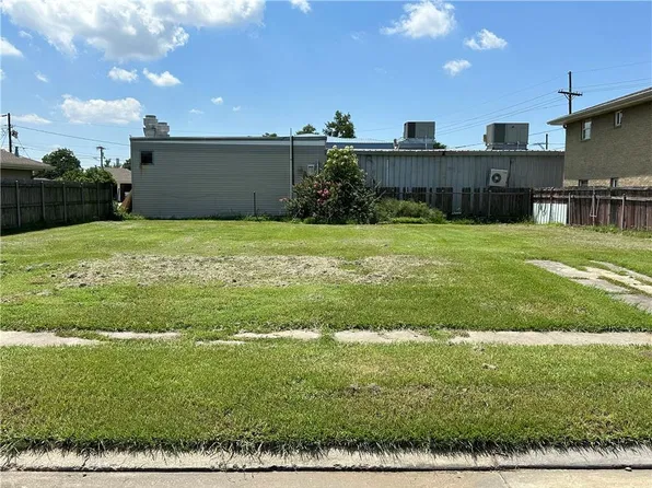 2520 Mumphrey Rd, Chalmette, LA 70043