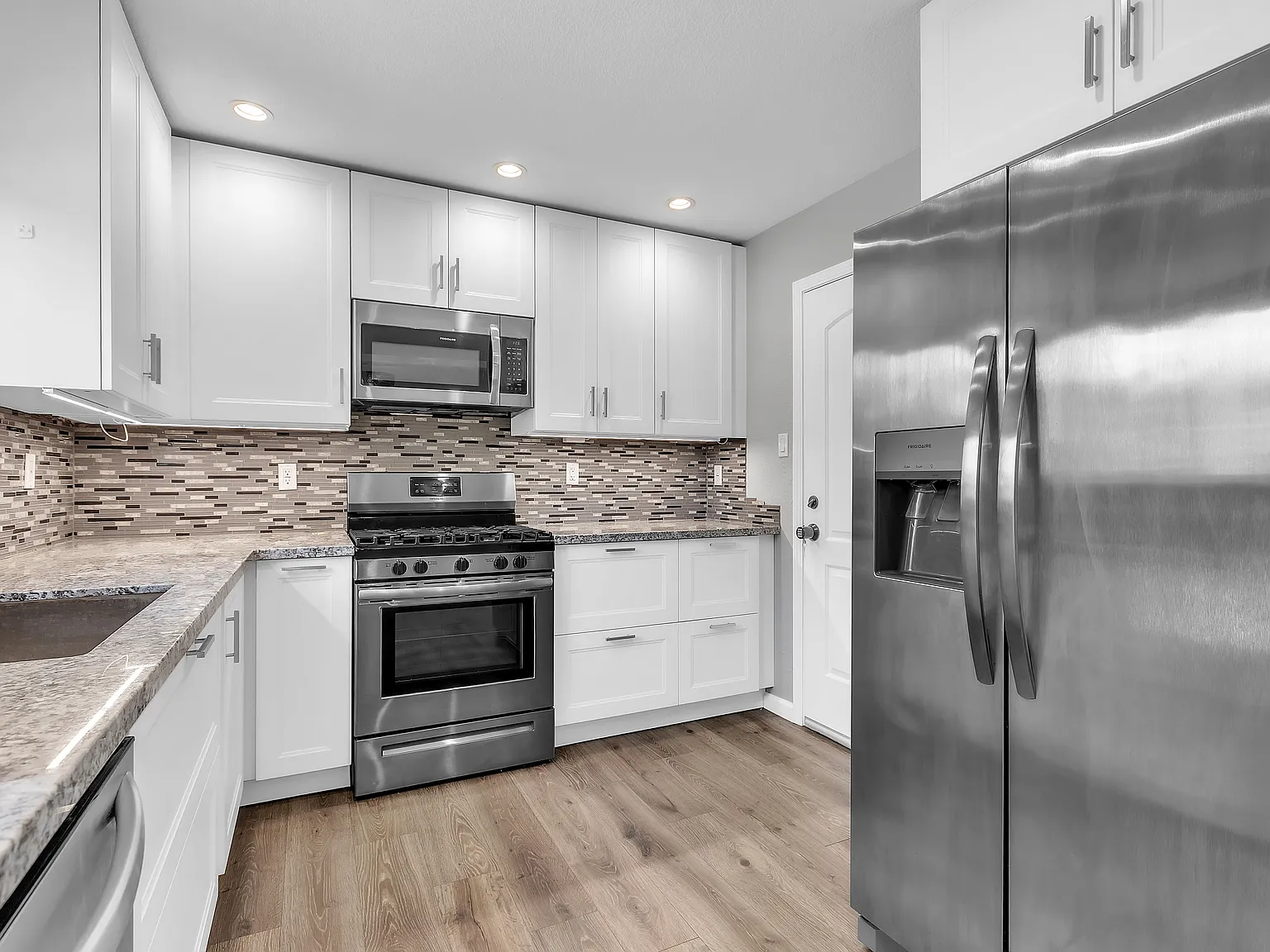3 bed, 1211 sqft, $3,000 — Photo 3