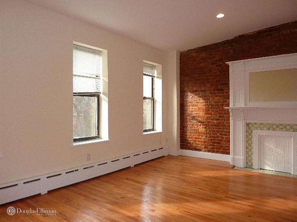 1st image of 376 Park Pl APT 3