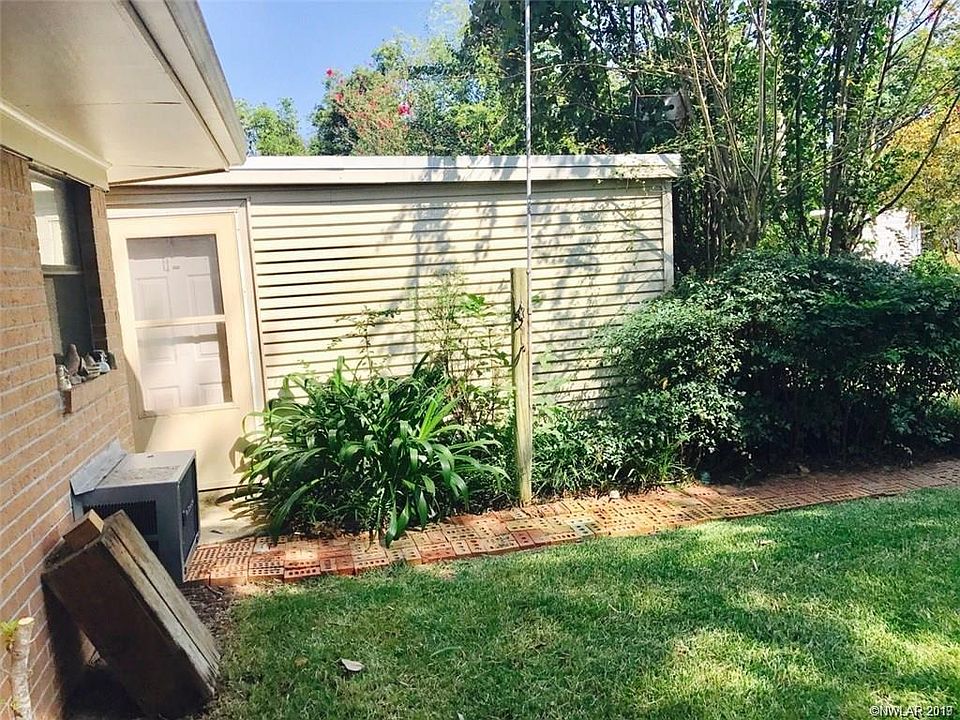 2nd image of 2402 Waverly Dr