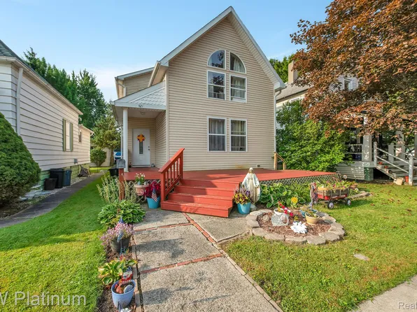 421 Brown St, Marine City, MI 48039