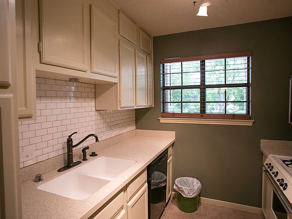 5th image of 2301 Lawnmont Ave APT 9