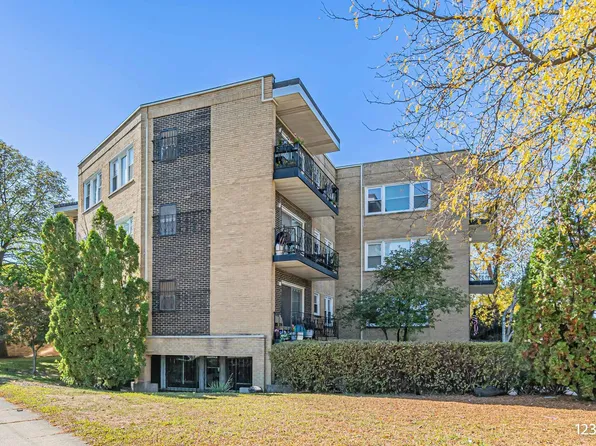 4735 Grove St APT 302, Skokie, IL 60076