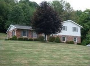 1236 Charles Dr SE, New Philadelphia, OH 44663