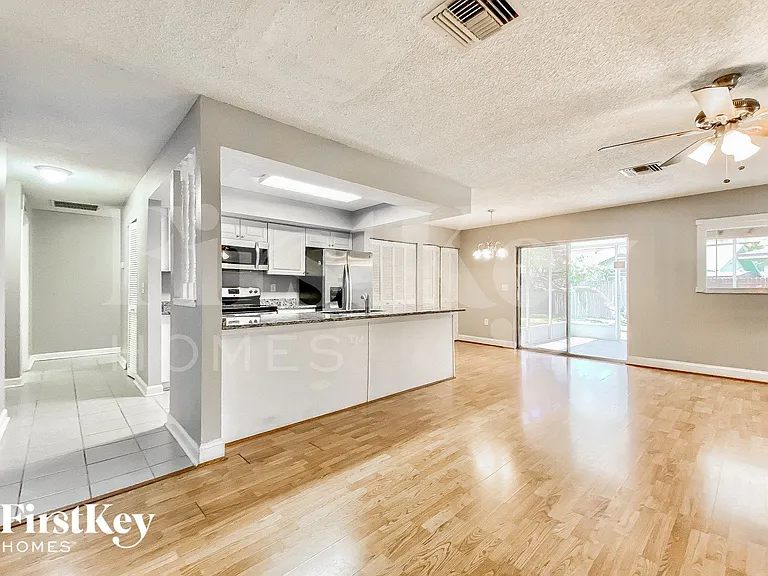 1794 E Groveleaf Ave — Photo 3
