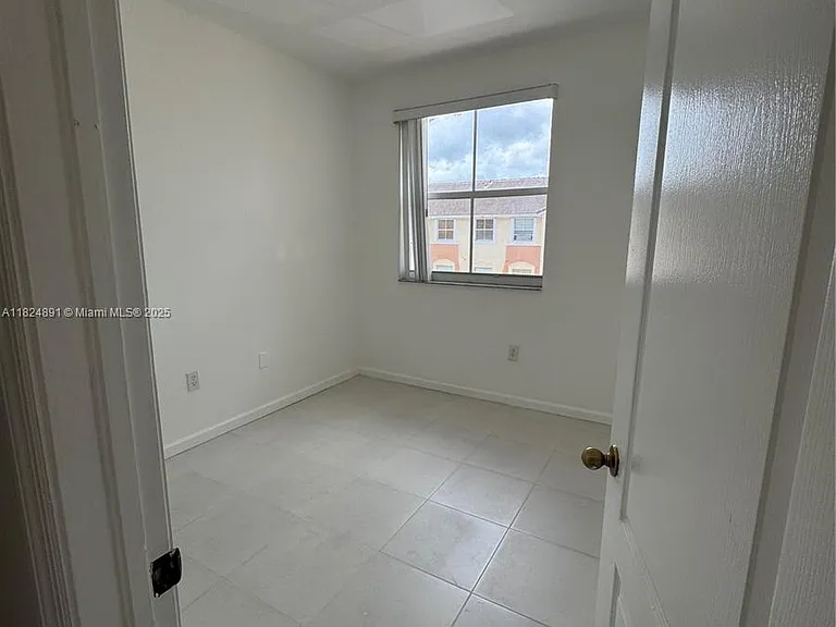 1536 SE 25th St #206 — Photo 12