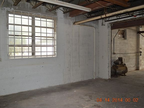 5th image of 530 NE 34th Ct