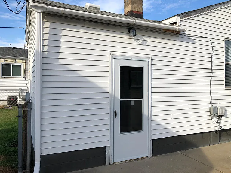 27189 Seyburn Ave — Photo 13