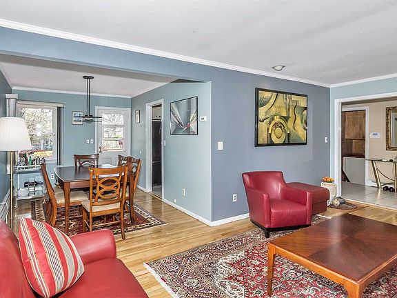 5th image of 17 Midwood Dr