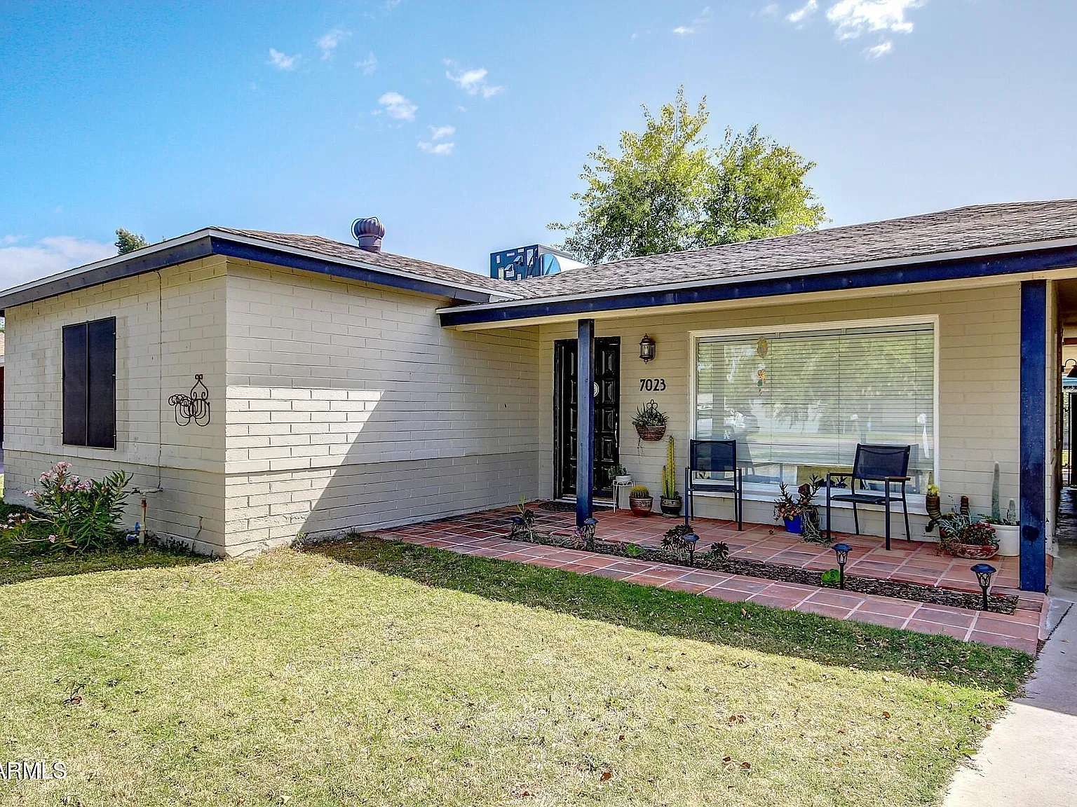 3 bed, 2.0 bath, 1286 sqft, $2,400 — Photo 1