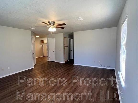4th image of 5707 Sara St #B