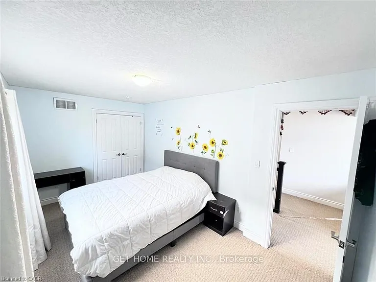 294 Featherstone Cres — Photo 10
