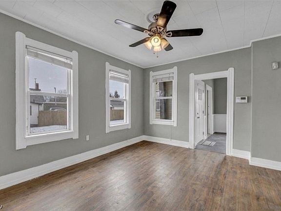 5th image of 3062 W 51st St