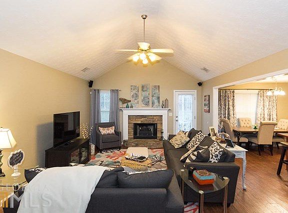 3rd image of 328 Annslee Circle