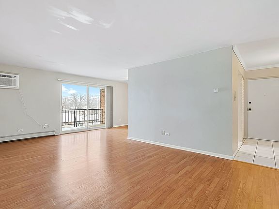 2nd image of 4410 W 111th St APT 303