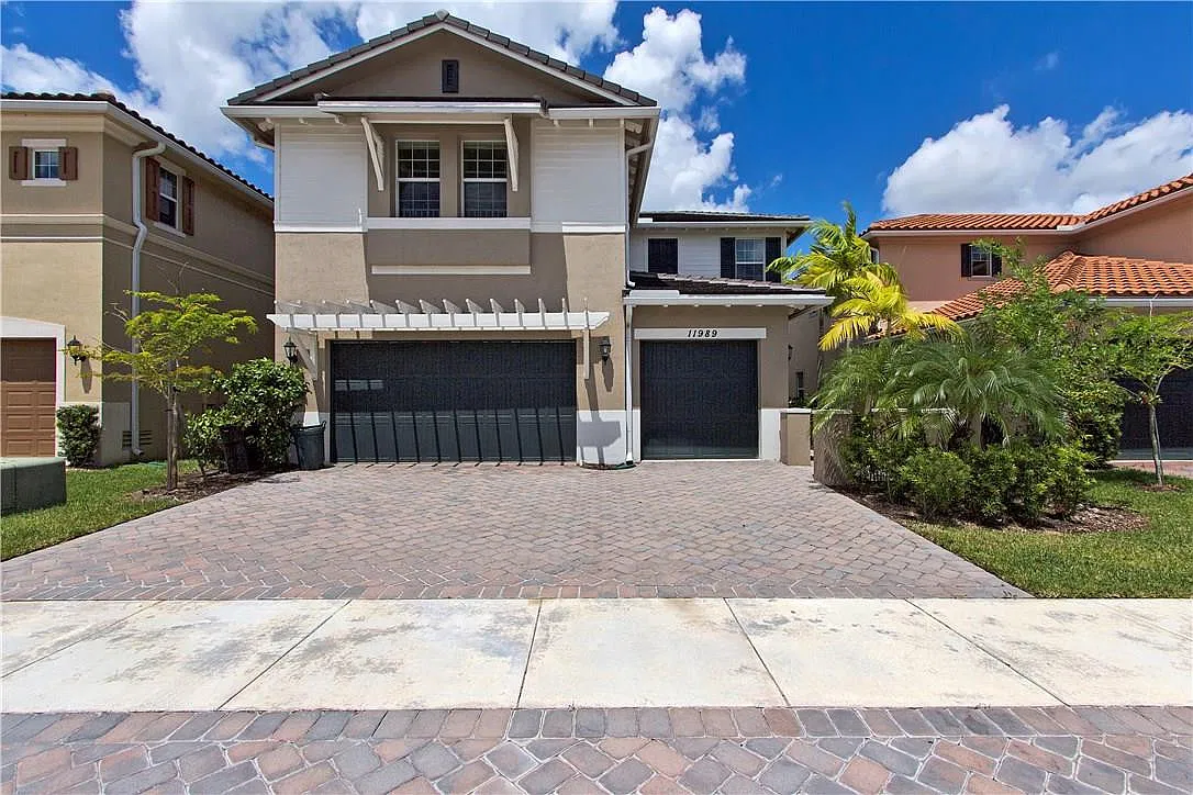 5 bed, 4.0 bath, 3281 sqft, $6,500 — Photo 1