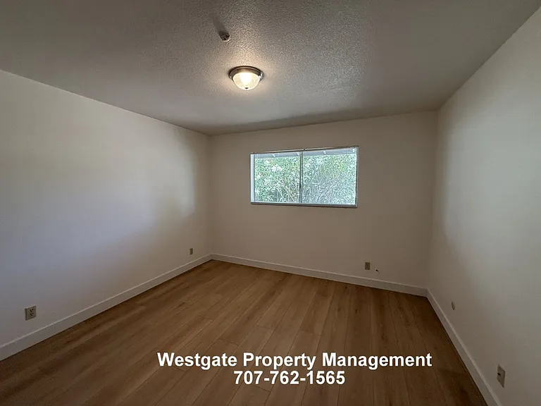 327 Bassett St #C — Photo 8