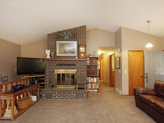 5th image of 11895 Alden Pines Dr NE