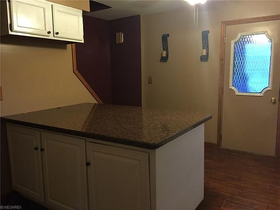 3rd image of 614 E Wood St