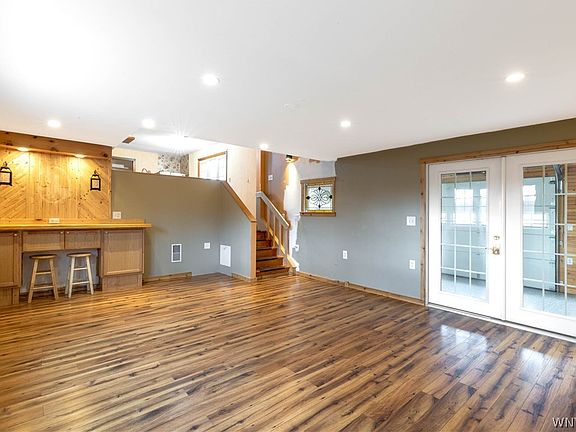 3rd image of 11020 Transit Rd