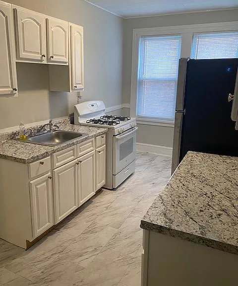 352 Laurel St #101 — Photo 2