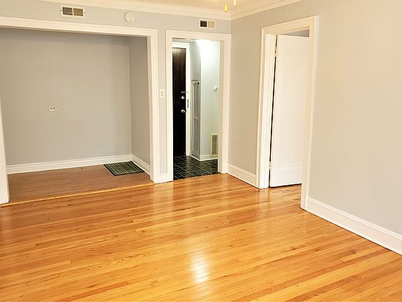 4th image of 2534 N Kilbourn Ave #1