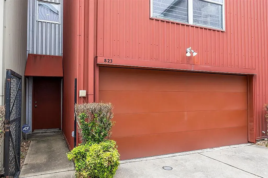 3 bed, 2027 sqft, $2,500 — Photo 1