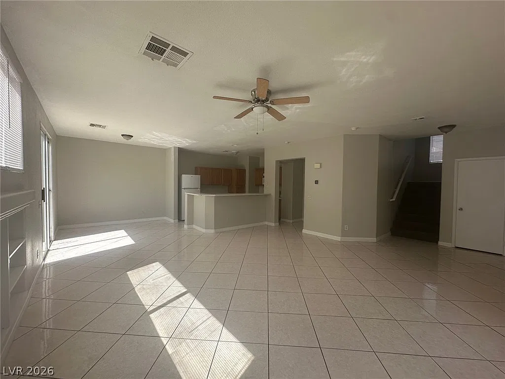 4 bed, 2.5 bath, 1876 sqft, $1,950 — Photo 2