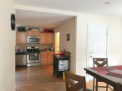 2nd image of 38A Calumet St #3