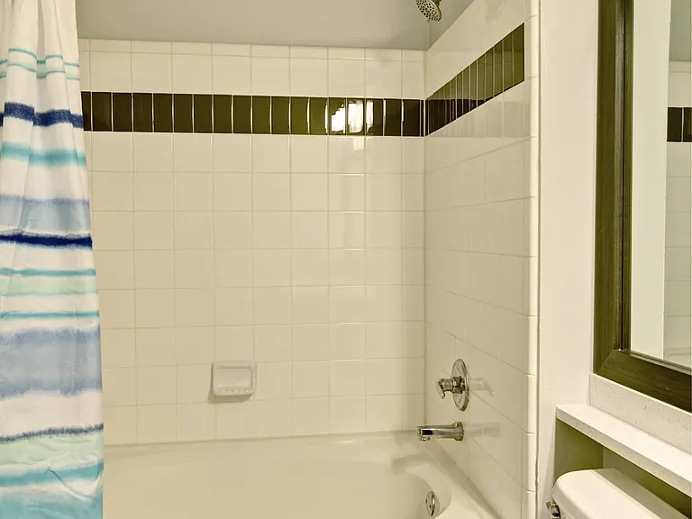 Park Creek Apartments — Photo 28