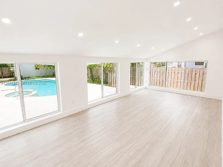 1508 Funston St — Photo 3