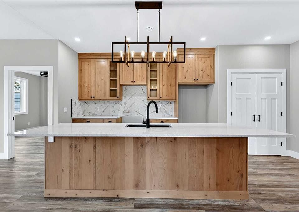 1st image of 610 E 4th Ave SW #32