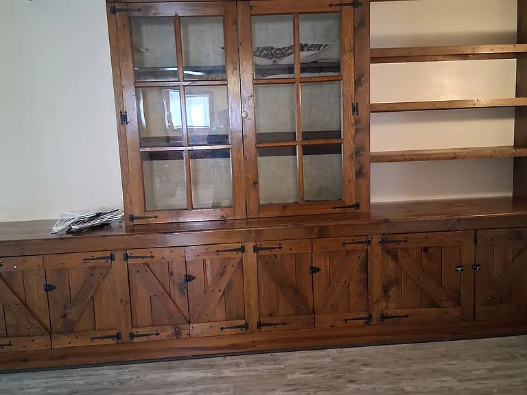 Built in bookcase for storage/display.