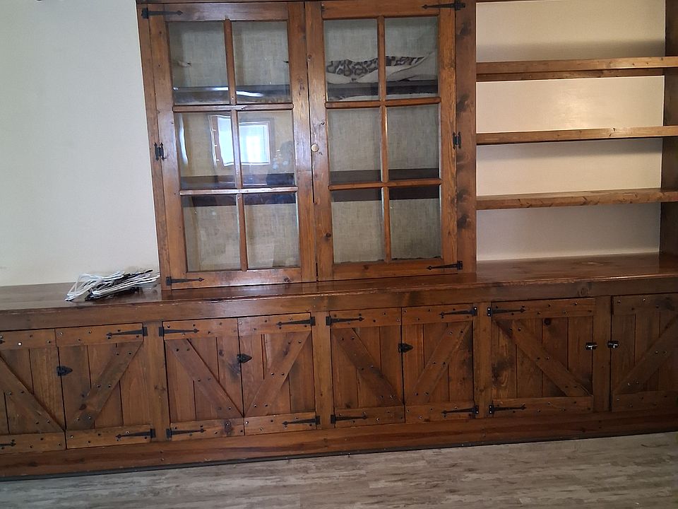 Built in bookcase for storage/display.