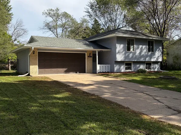 10857 Crooked Lake Blvd NW, Coon Rapids, MN 55433