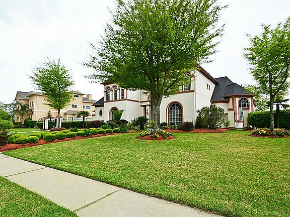 Lot's of Room between neighbors!