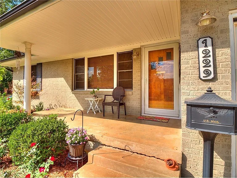 1229 S Littler Ave — Photo 3