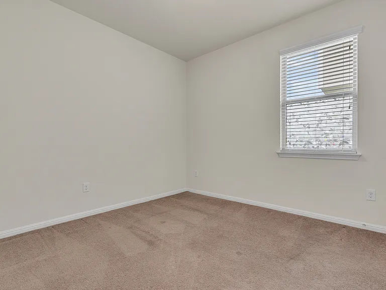 535 Twisted Oaks Ln — Photo 11