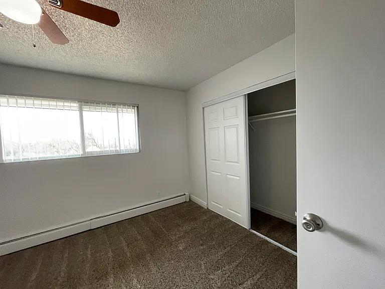 Sunset Ridge Apartments — Photo 15