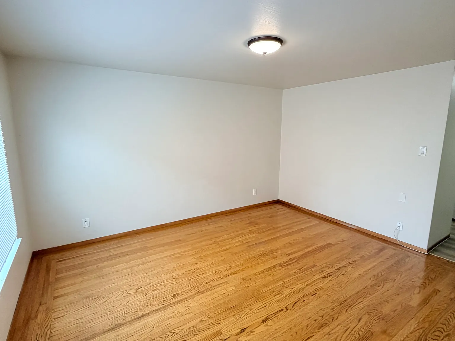 2609 Judah St — Photo 2
