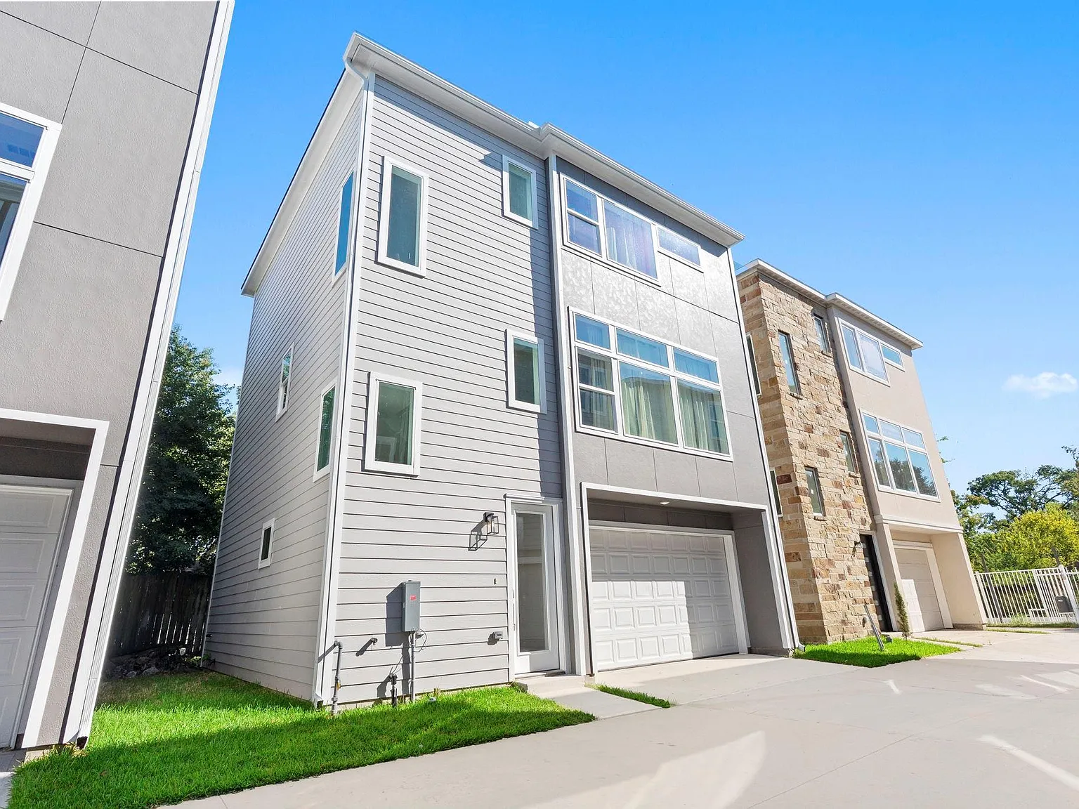 3 bed, 3.5 bath, 2149 sqft, $2,600 — Photo 3