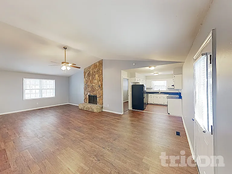 208 Pond Ridge Rd E — Photo 5